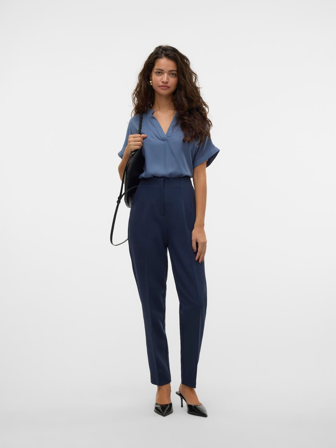 model_shot-front_full